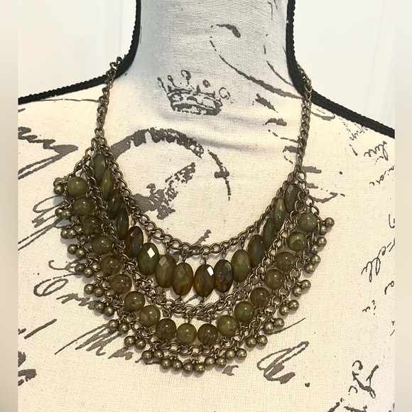 Vintage Faceted Olive Green Lucite Necklace Cascade Waterfall Bib Pewter, EUC - Picture 8 of 11
